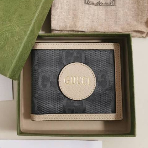 Gucci กระเป๋าสตางค์ใบสั้น รุ่น Gucci Off The Grid Mini Bifold Wallet