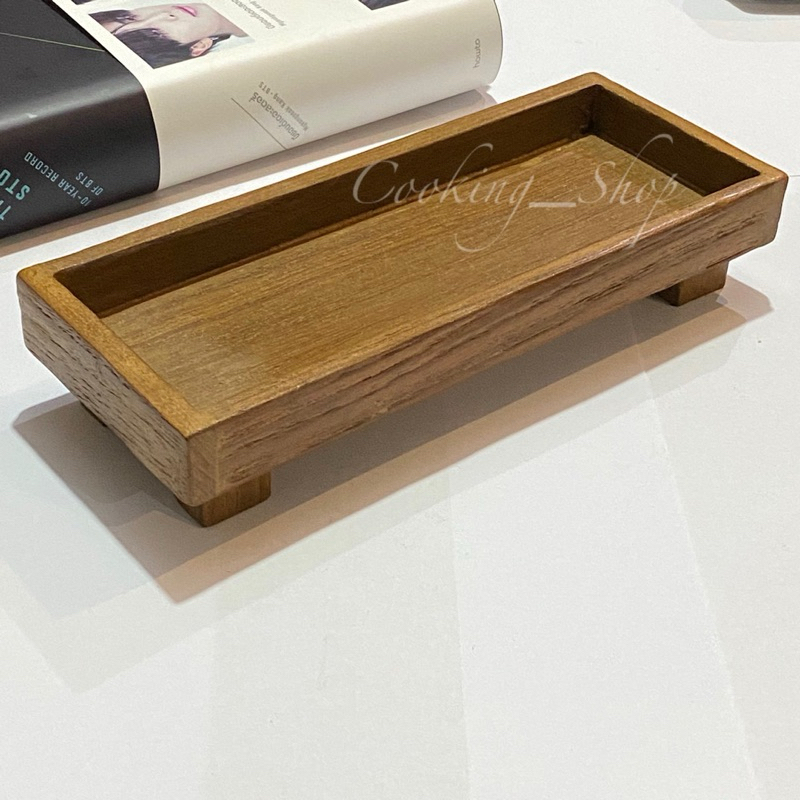 ถาดไม้สัก จิ๋วมีขา ไม้สักเก่า   ขนาดสินค้า กว้าง 9 x ยาว 22 x สูง 4 cm