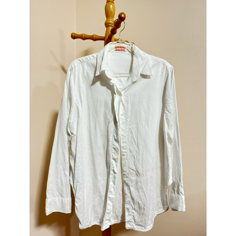 ส่งต่อเสื้อเชิ้ต Freckled Market ขาวสะอาดผ้าดีนะคะ มีตำหนิปกเสื้อจี้ดเดียว