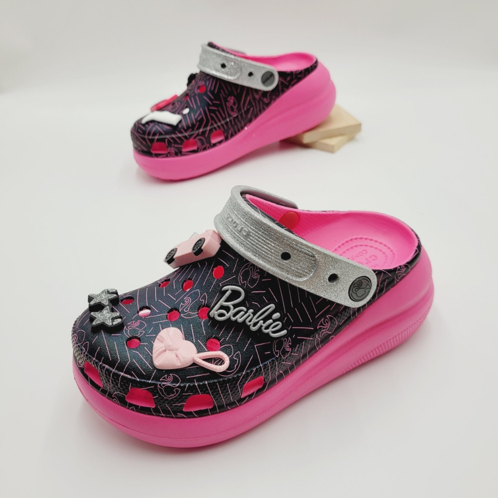 รองเท้าลำลองแฟชั่น สไตล์ Crocs Classic Crush Barbie Clogs