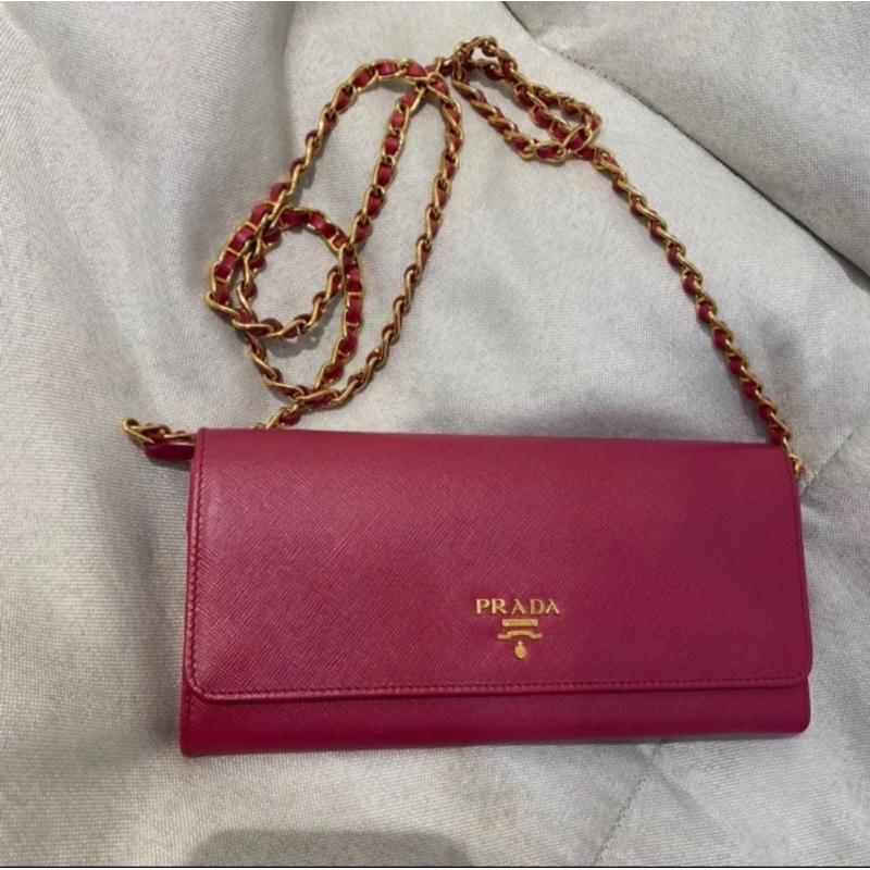 กระเป๋า Prada Pink Saffiano Lux Wallet On Chain (Used like new) สอบถามก่อนสั่งนะคะ