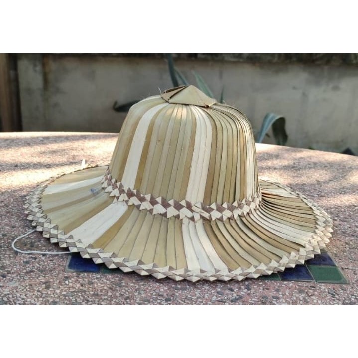 หมวกสานใบลาน สินค้า OTOP งานฝีมือจากชาวภาคอีสานโดยกลุ่มแม่บ้าน