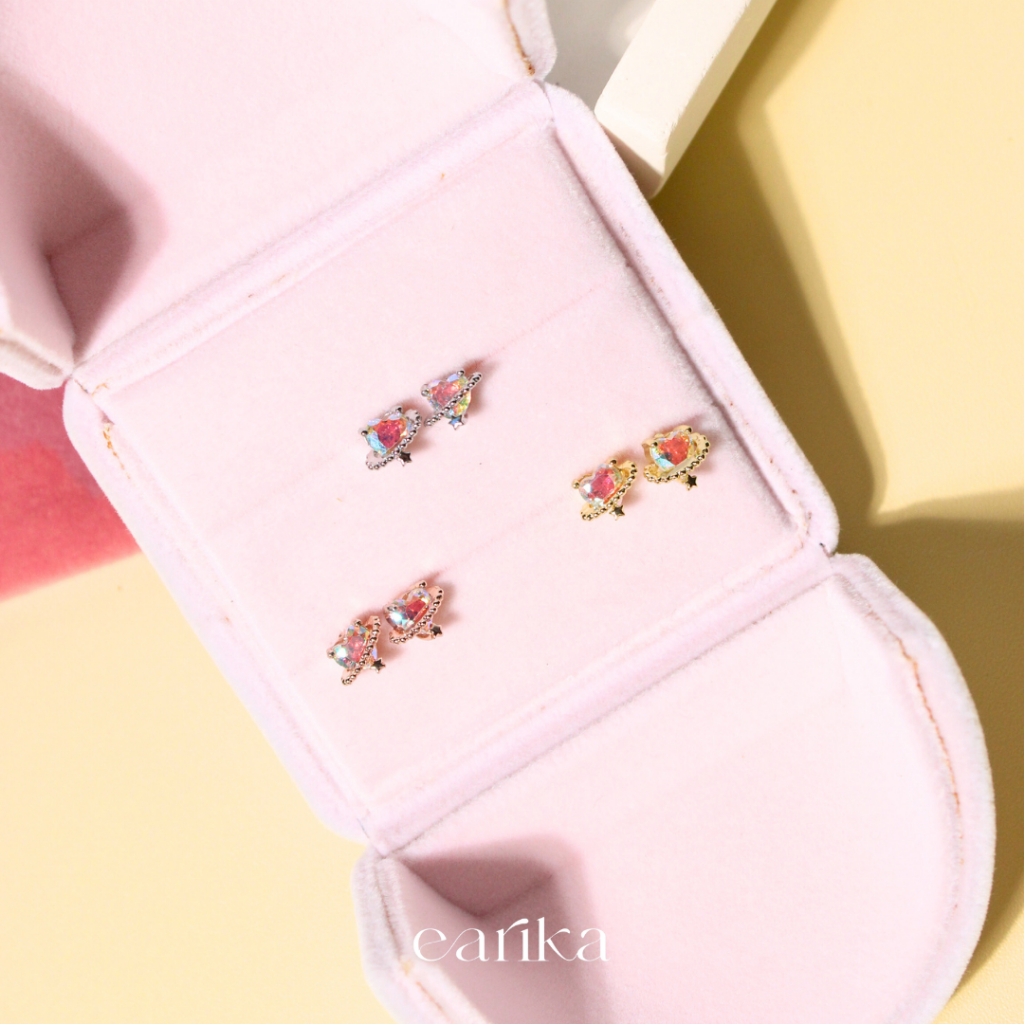 earika.earrings - hologram heart planet stud ต่างหูแป้นทับรูปดาวเสาร์โฮโลแกรม มี 3 สี เงินแท้ เหมาะส