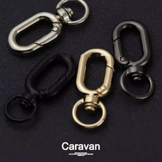 Caravan Crew Keychain วัสดุโลหะ วงรี มีให้เลือกสามสี