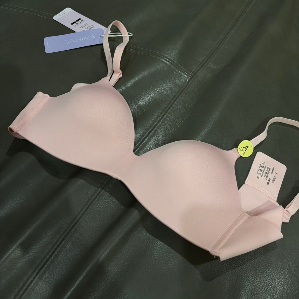 SABINA เสื้อชั้นใน INVISIBLE WIRE (ไม่มีโครง) SEAMLESS FIT รุ่น PRETTY PERFECT รหัส SBU9405