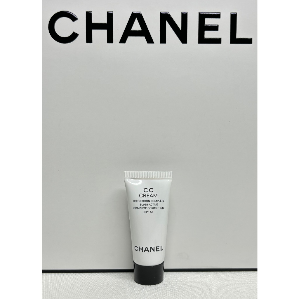 CHANEL CC CREAM ของแท้💯 Chanel Skincare Chanel Beauty Chanel Makeup Chanel Cosmetic กระเป๋าเครื่องสำอาง Chanel กระจก