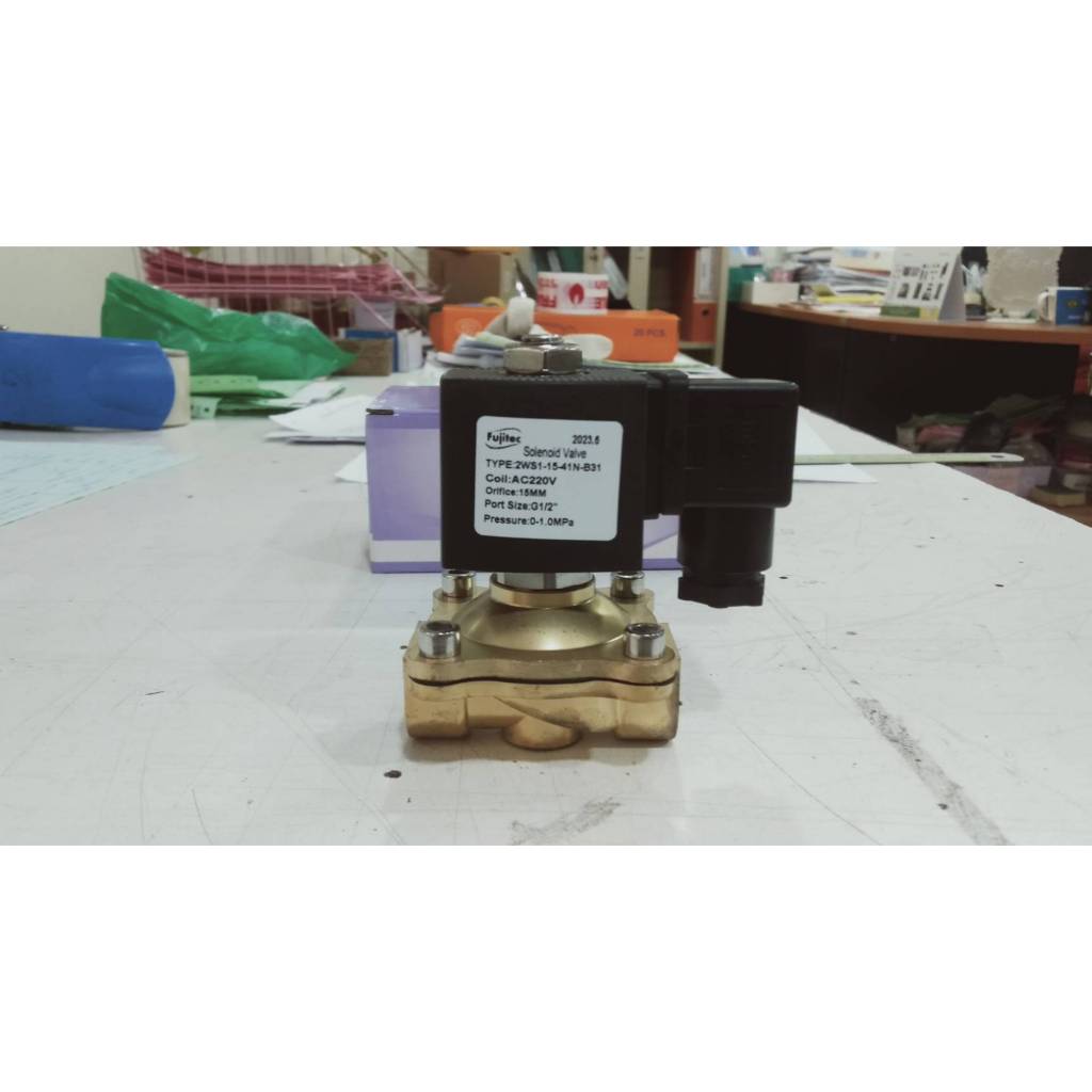 โซลินอยด์วาล์วทองเหลือง 1/2 นิ้ว 220V FUJITEC