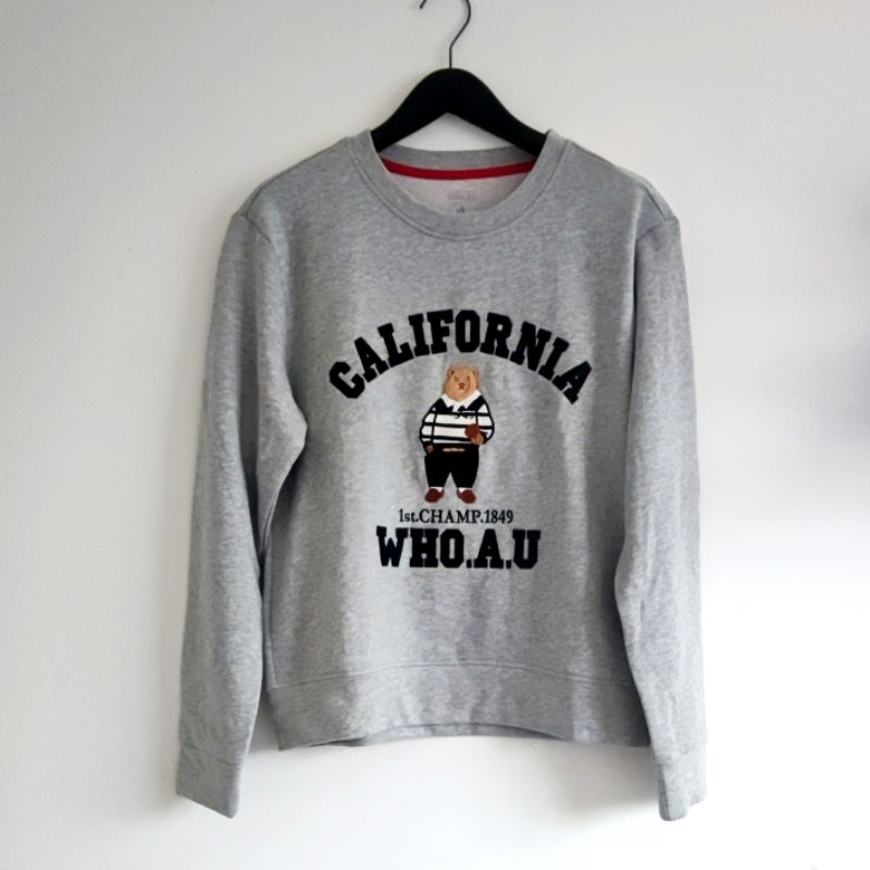 เสื้อ Sweater ลายหมี ปัก Who.a.u ของใหม่