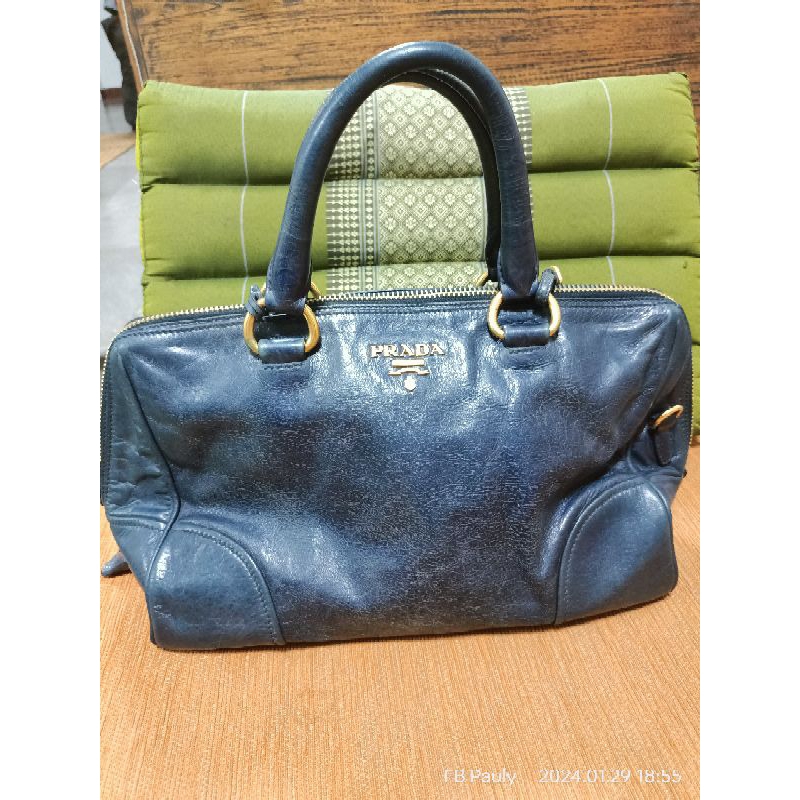 Prada leather lamp skin used bag like new good condition good price original brand