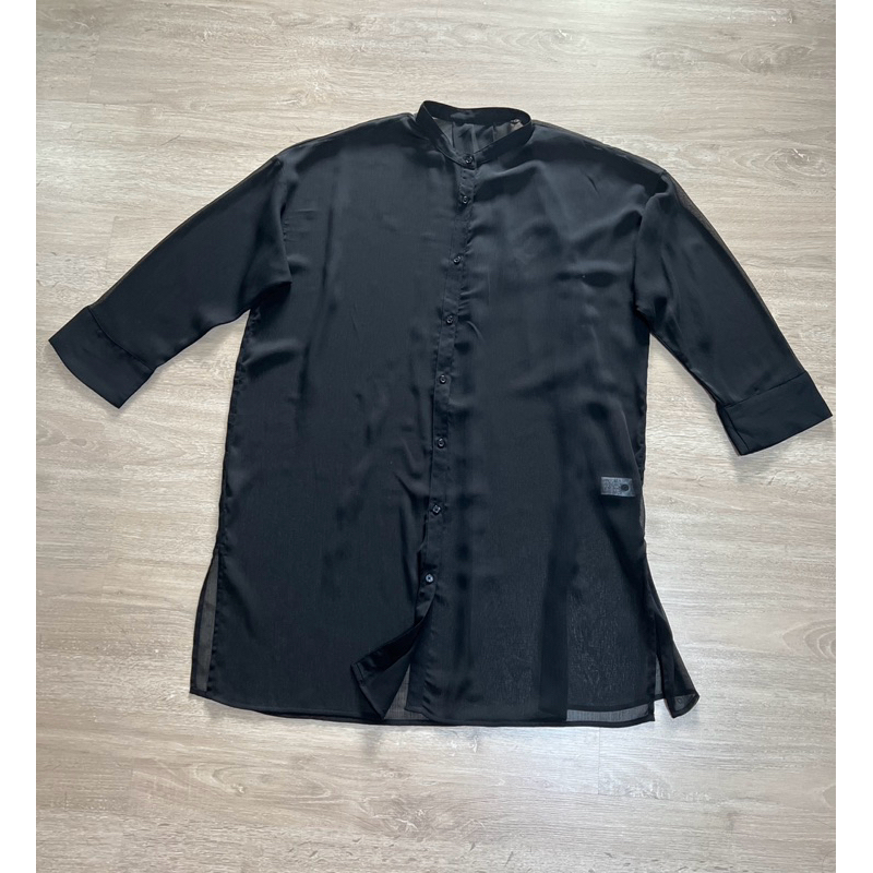 GU Japan เสื้อคลุมคอจีนสีดำแขนยาวผ้าโพลีเอสเตอร์ 100%  ผ้าบาง สีดำสนิท สวยๆ  สไตล์เป็นแบบยาวหน่อยใส่