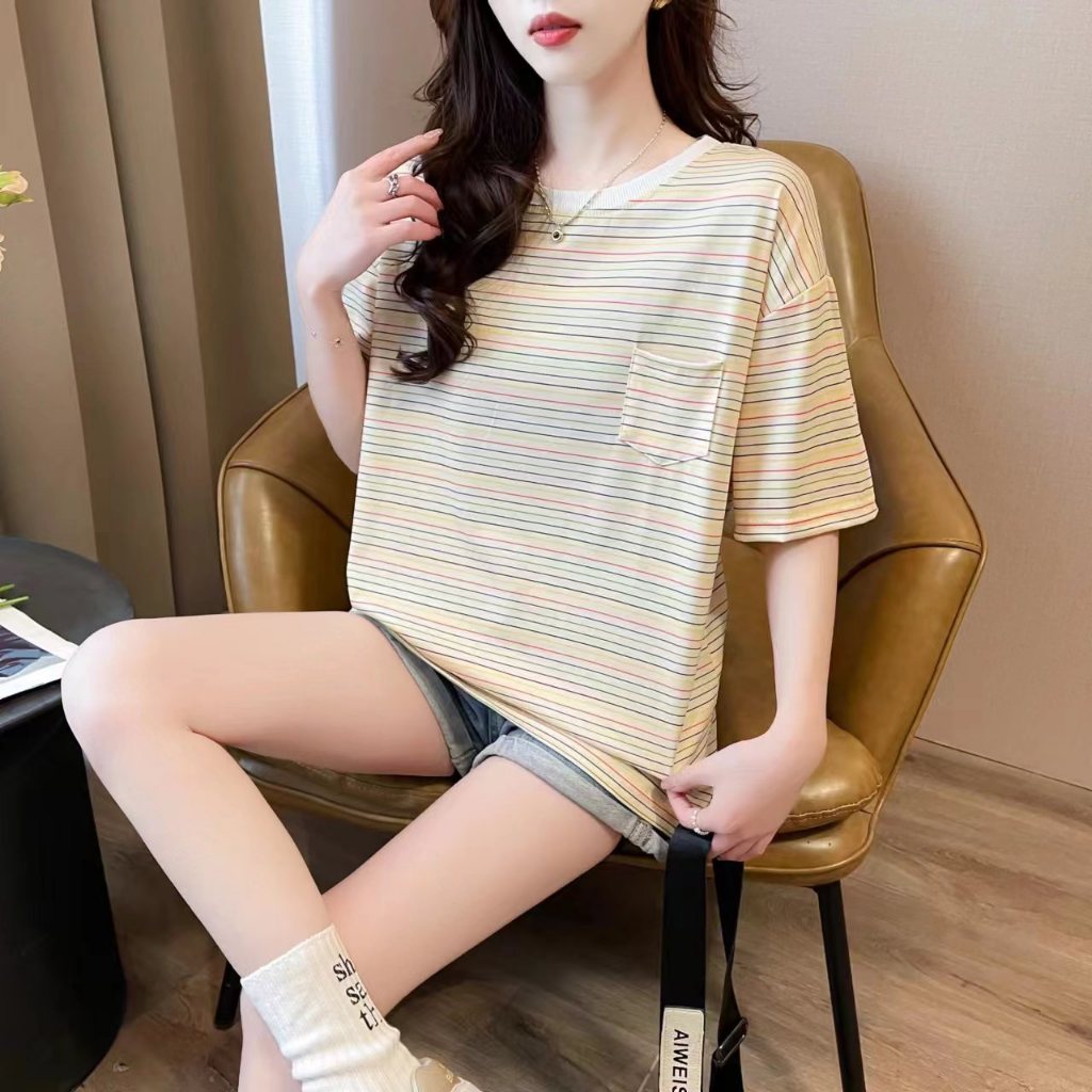 3023# เสื้อยืดแฟชั่นผู้หญิง หลวมใส่สบาย ลายริ้ว มีกระเป๋า ผ้านิ่ม