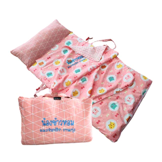 ที่นอนอนุบาลไส้กันน้ำ (Cozy max แบบไส้กันน้ำ) หมอนยาวติดกับที่นอน ผ้าห่มแยก ถอดปลอกได้ มีปักชื่อ