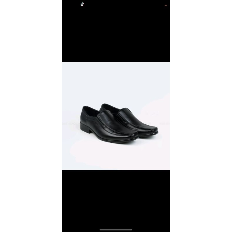 รองเท้านักศึกษาชายพร้อมส่ง
