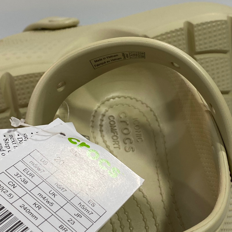 CROCS Stomp Clog รองเท้าลำลองผู้ใหญ่ 209347-2Y2 พร้อมส่งในไทย