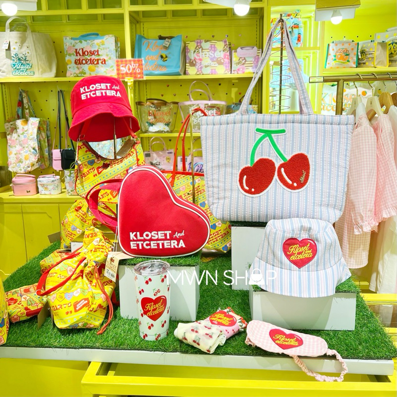 Kloset มีโค้ดลด30% new collection กระเป๋า ลาย gummy cherries ของแท้จากชอป