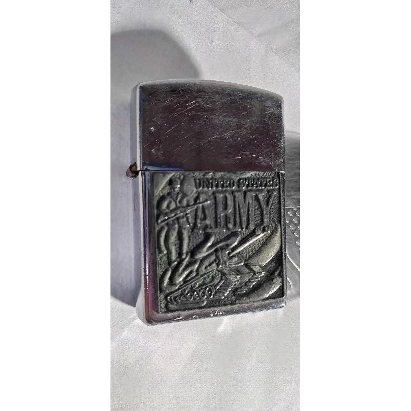 ไฟแช็ค ZIPPO®พร้อมใช้งาน