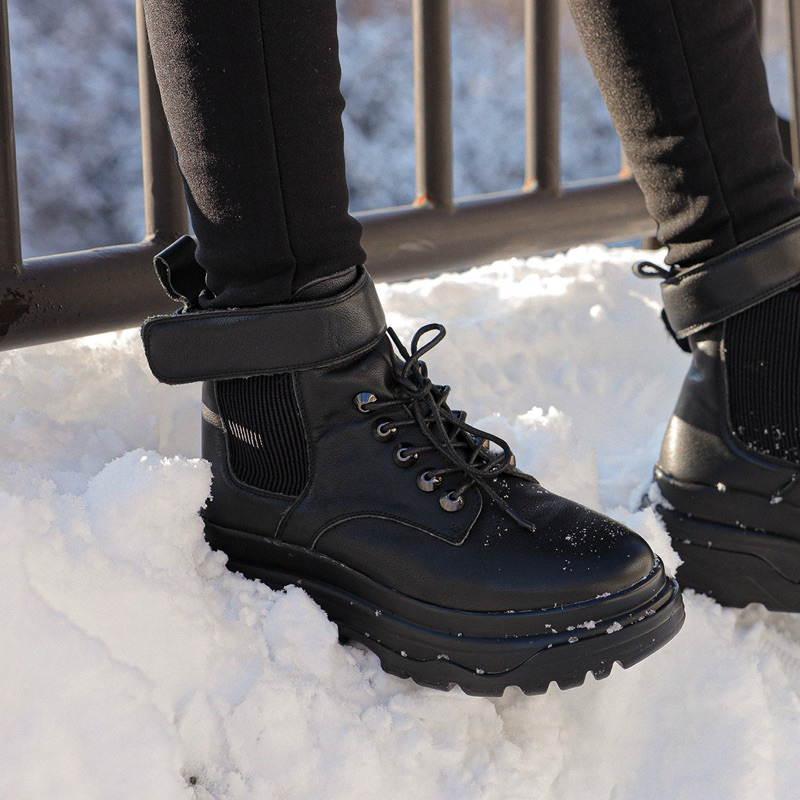 ส่งต่อ Ankle strap boots 🖤 coatover