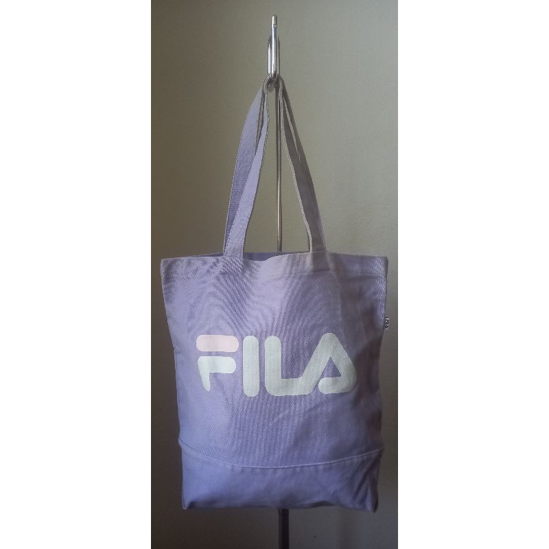 กระเป๋าผ้าแคนวาสเนื้อหนา สีม่วง FILA ใบใหญ่ สะพายไหล่ได้ ขนาด  16 × 16 นิ้ว