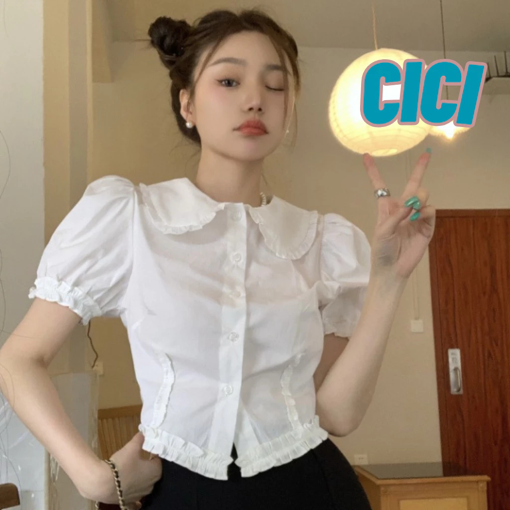 ส่งทันที Cici(NO. 3207)เสื้อครอปเเขนสั้นคอปก ผ้าคอตตอน กระดุมหน้า ดีเทลเเต่งระบาย วินเทจสไตล์น่ารัก