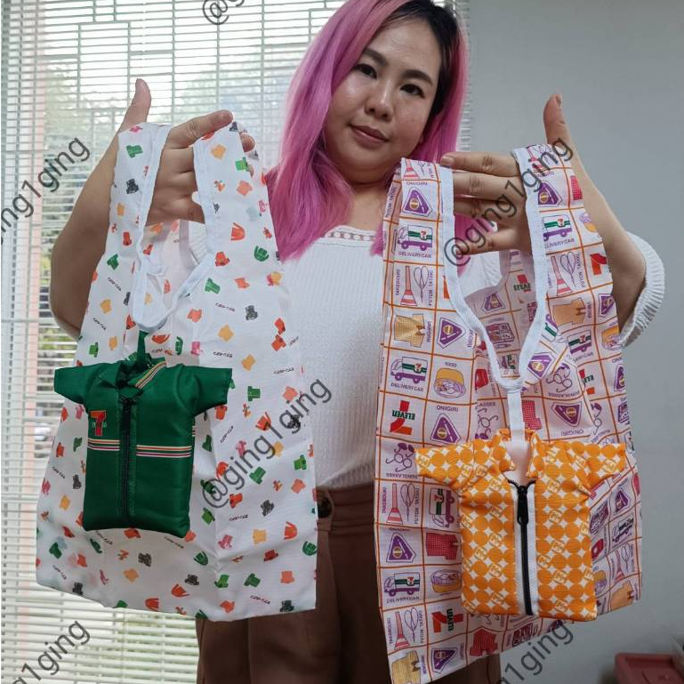 (ส่งฟรีEMS พร้อมส่งในไทย) Shopping Bag กระเป๋าผ้าร่มพับเก็บได้ เสื้อน้องพนักงานเซเว่น จากญี่ปุ่น (ขอ