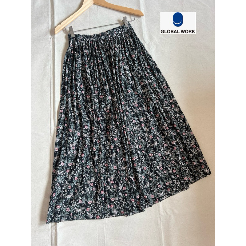 Global work x M x กระโปรงลายดอก แบรนด์ญี่ปุ่น น่ารักสุด เอวยางยืด เอว 25-32 สพ ยาว 33 Code: 2246(2)