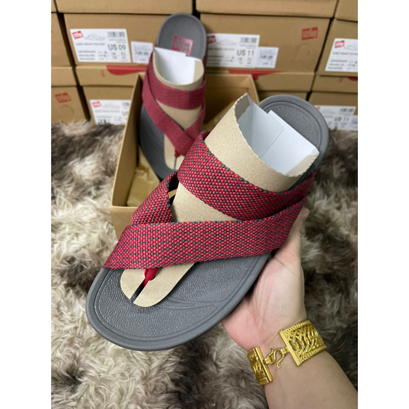 FITFLOP SLING รองเท้าแตะแบบหูหนีบผู้ชาย สี Classic Red/Dark Shadow