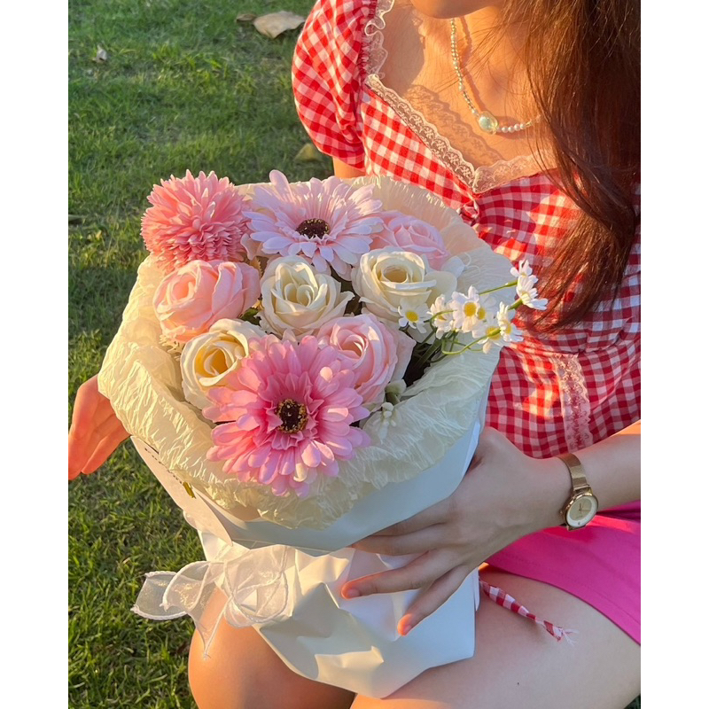 ช่อใหญ่ ช่อดอไม้วาเลนไทน์ valentine ดอกกุหลาบ เยอบีร่าช่อดอกไม้ตามรูป (1ออเดอร์: สั่งได้ไม่เกิน2ช่อนะคะ)ส่งจากไทย🇹🇭