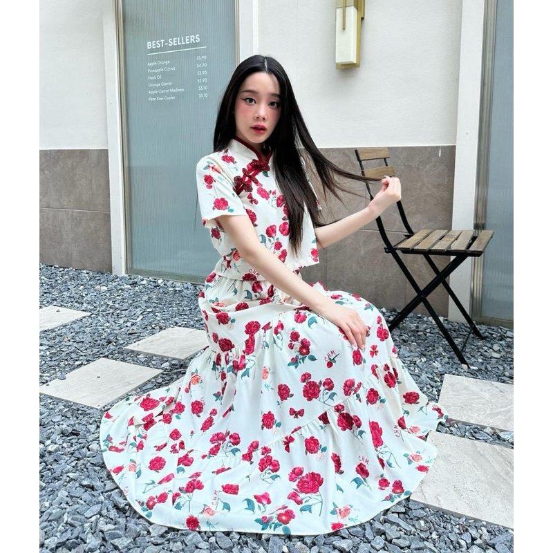 chm โบตั๋นColletion เสื้อคอจีนโบตั๋น กระโปรงยาว สีขาวลายดอกสีแดง