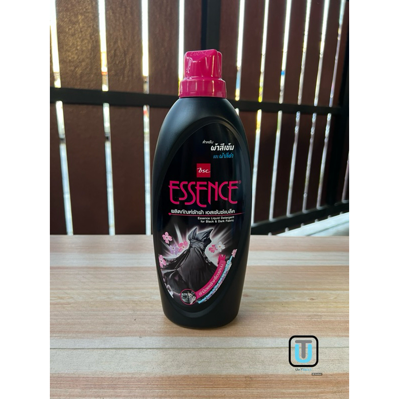 Essence เอสเซ้นซ์ ผลิตภัณฑ์ซักผ้าสำหรับผ้าสีเข้มและผ้าสีดำ 900 มล.