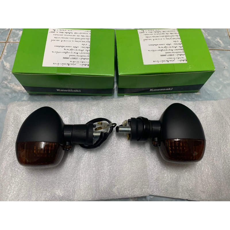 ชุดไฟเลี้ยวZX150(2T) แท้ใหม่ พร้อมขั้วหลอด แท้มือ1ศูนย์Kawasaki 1คู่ ใส่ได้ทั้งหน้าหรือหลัง ถ้า2คู่/1คัน