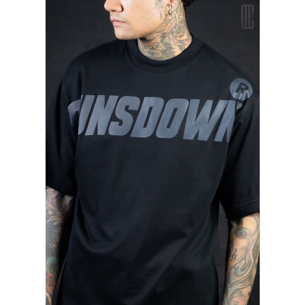 เสื้อยืดคอฟิตสีดำ GUNSDOWN® BLACL LOGO T-SHIRT