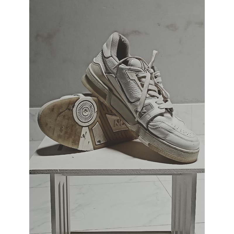 รองเท้าผ้าใบLouis Vuitton