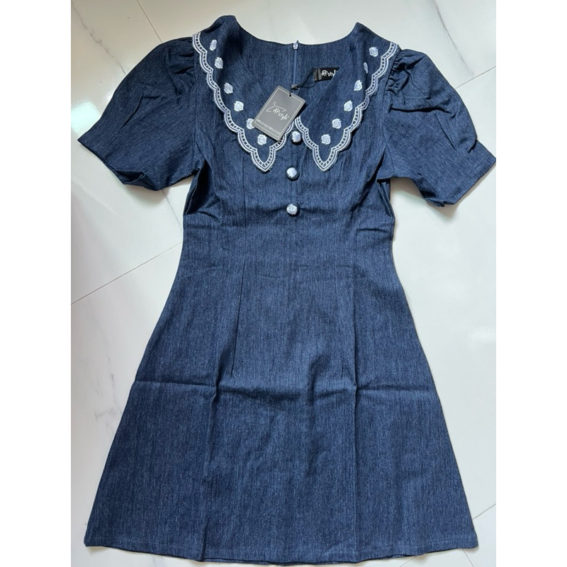 เดรสยีนส์ ป้าย AP style