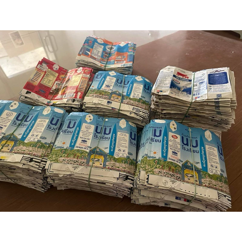 กล่องนมเปล่าล้างสะอาด พร้อมส่ง แพ็คละ1กิโลกรัม (120-140ชิ้น) กล่องนมทำหมวก