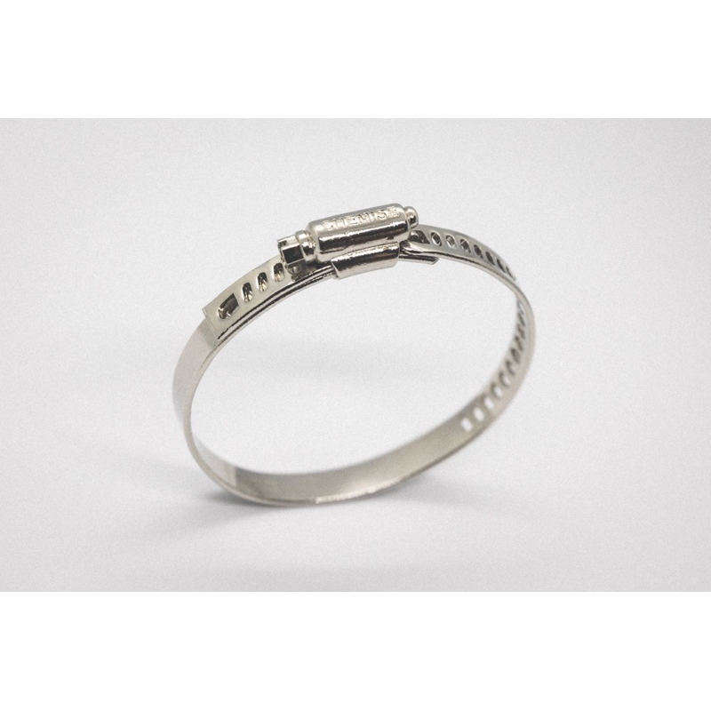 กำไล threemandown “Hose Clamp Bracelet”