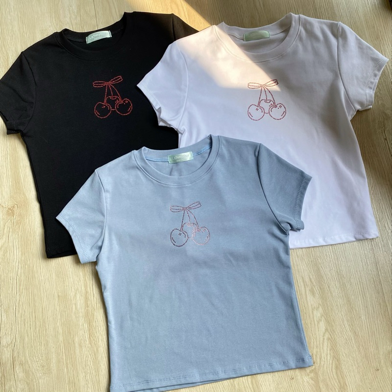 (สั่งผ่าน Shopee วิดีโอ ที่หน้าร้าน ลด 30%) เสื้อครอปเพชร ทรงเบบี้ที y2k Lainnyday มีหลายแบบให้เลือก