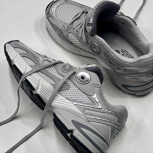 Adidas originals Astir sneakers shoes รองเท้าผ้าใบ รองเท้าวิ่ง