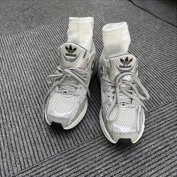 Adidas originals Astir sneakers shoes รองเท้าผ้าใบ รองเท้าวิ่ง