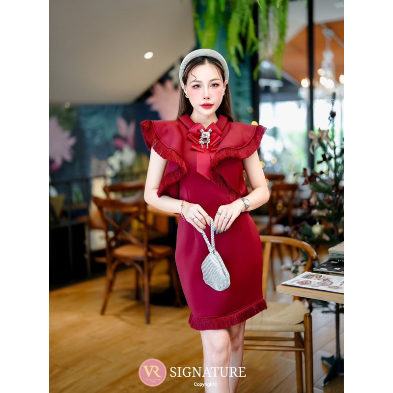 VR เดรสสีแดง คอปก แขนกุด