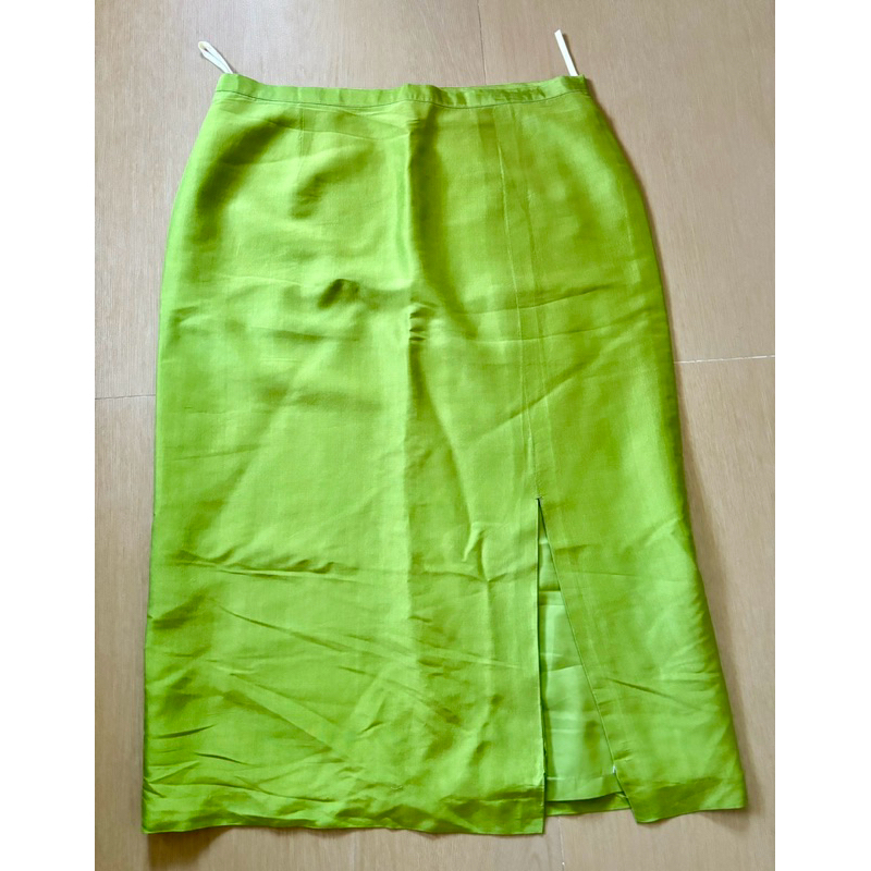 กระโปรงผ้าไหมแท้สีเขียวสวย งานมีซับใน สภาพดีไม่มีตำหนิ