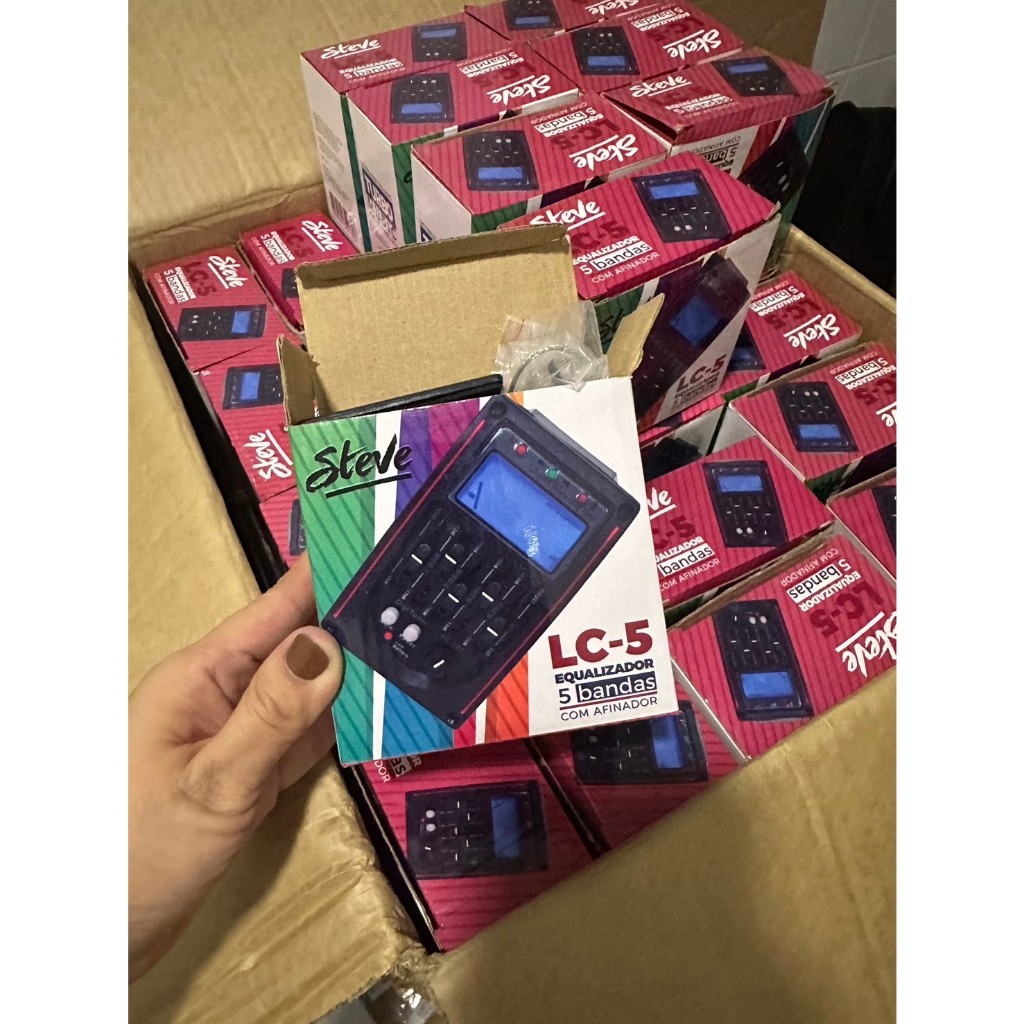 EQ Lc-5 เปลี่ยนกีต้าร์โปร่งธรรมดา เป็นโปร่งไฟฟ้าง่ายๆ มีเครื่องตั้งสายในตัว พร้อมถ่าน 9V 1 ก้อน