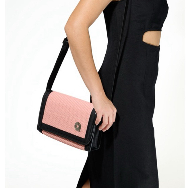 AGORA Cross bag🌼 กระเป๋าสะพายข้างเสื่อ จากขยะพลาสติก