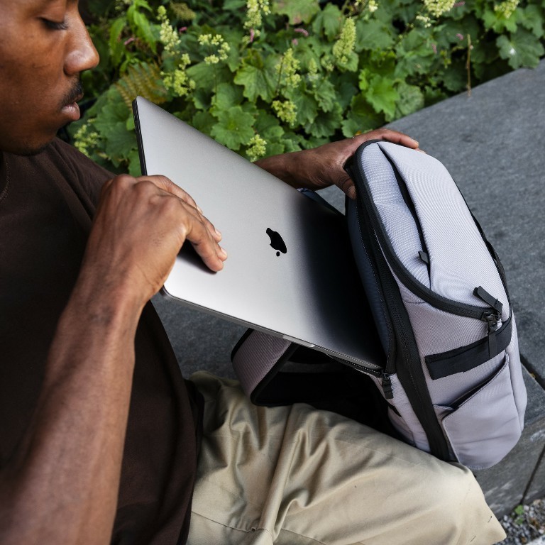 Nomatic x Peter McKinnon LUMA Camera Pack 18L (ประกันศูนย์) กระเป๋ากล้องสะพายหลัง ความจุ 18 ลิตร