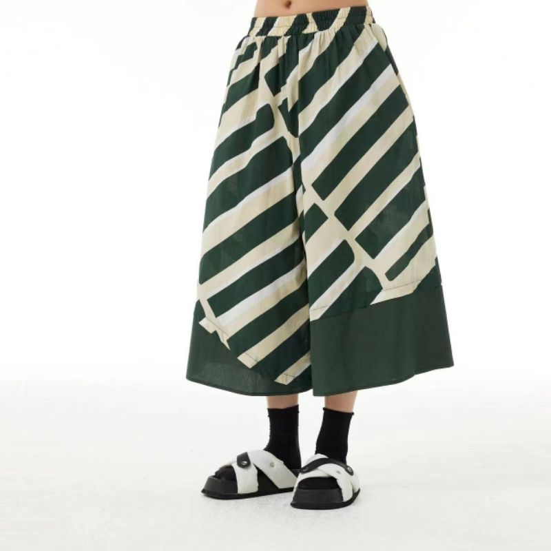 🎖 N E W IN : Cヤード by C yardCode : 86199- Pants: กางเกงทรงขากระบอกใหญ่ เอวสม็อค มีกระเป๋า 2 ข้าง สกีน