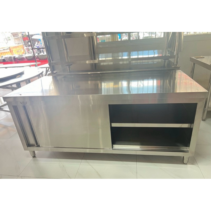 ตู้สแตนเลส เกรด 304( เปิดด้านหน้า 1 ฝั่ง-ด้านหน้าด้านหลัง 2 ฝั่ง )  Stainless cabinet 304 table.