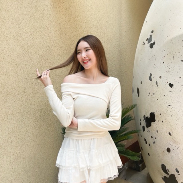 Ume top เสื้อปาดไหล่แขนยาว