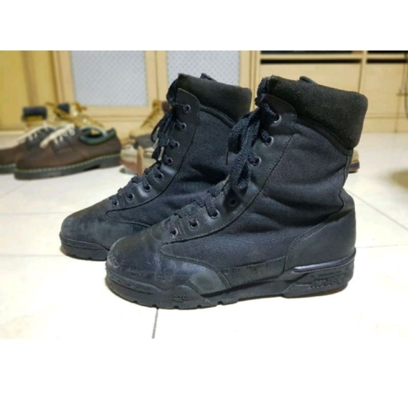 รองเท้า HI TEC MAGNUM เบอร์ 10 มือสองสภาพดีครับ