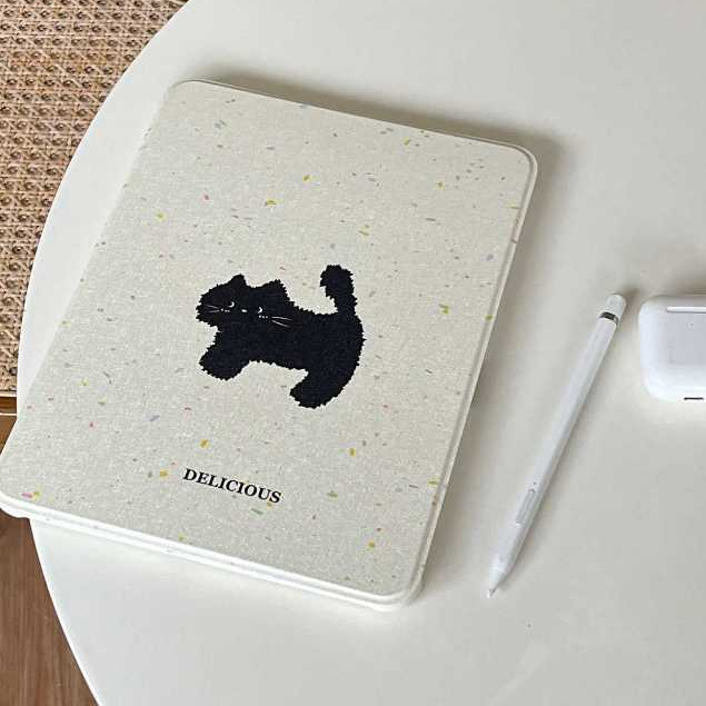 จัดส่งภายใน24ชั่วโมง เคสiPadหมุน 360° Air6 แผ่นหลังอะครีลิ Black Kitten Air5 mini7 pro11 ใส่ปากกาได