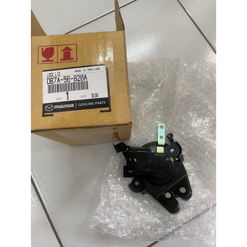 กลอนฝาท้าย มาสด้า2 skyative 4ประตู แท้ศูนย์ กลอนฝาปิดท้าย