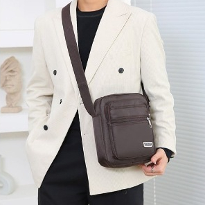 กระเป๋าสะพายข้างสำหรับผู้ชายมีหลายช่องใส่ของได้ ใส่ของได้เยอะ